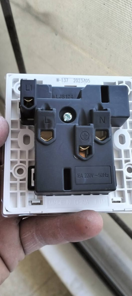 سلام عليكم 
النترا موديل 1994
كير مكينه خير من الله 
كاربون بيها سياره اني راعيها 
رقم نينوى جديد هزه جديده 
سنويه ال 2030
سياره جاهزه من كلشي 
سعر.  33 
***********
