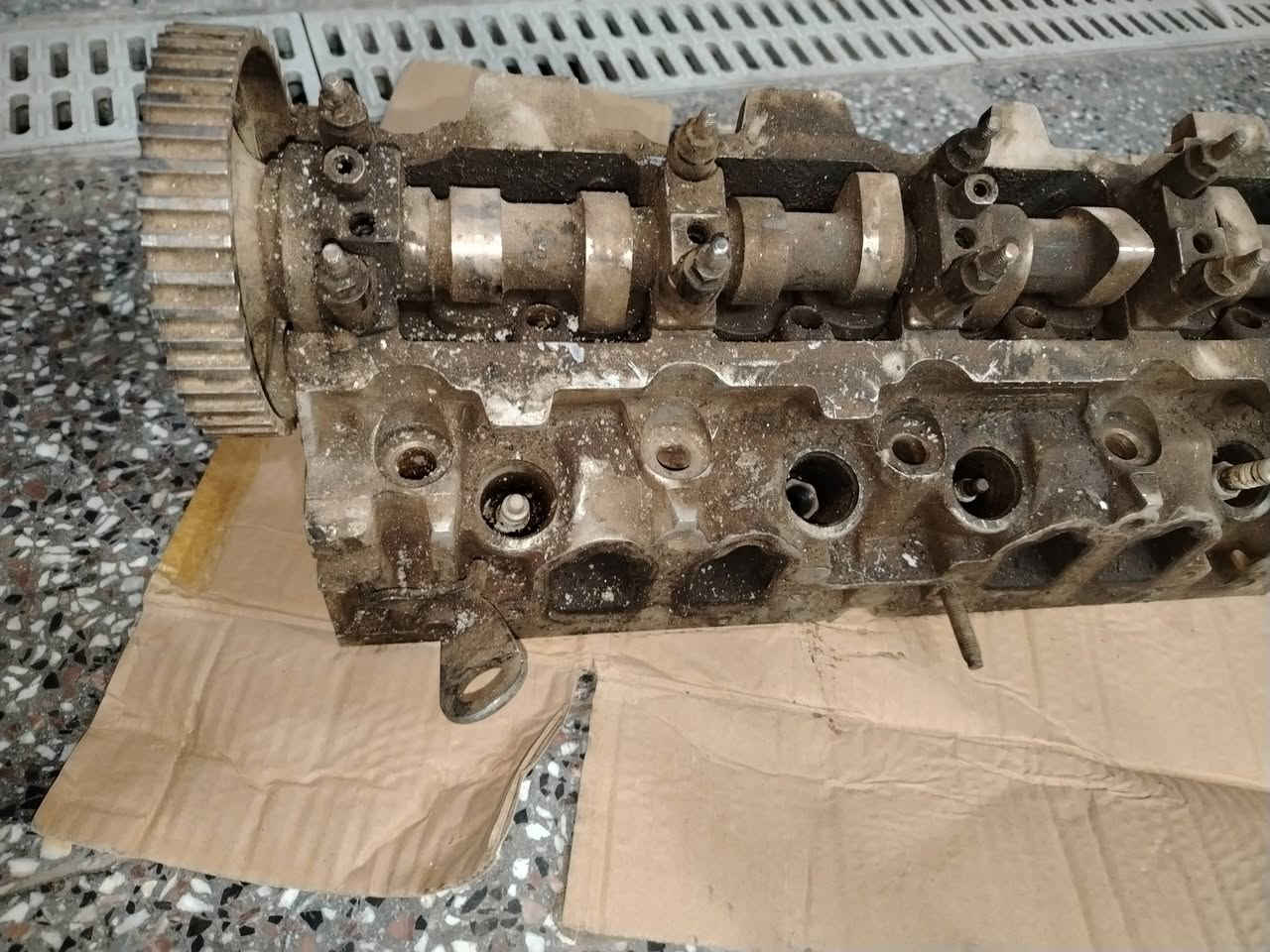 السلام عليكم اخوان كور للبيع بي اذان طاكه قيم واخذ مكاني بغداد ***********
