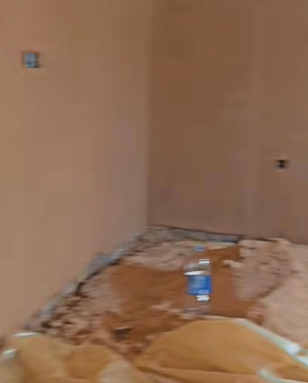 كادر من الفلوجه خلفات جص وبورك وتشميع وتصفير وتنظيف البيت درجة اولى نبات  بنفس البيت متفرغ حالين .***********...***********
