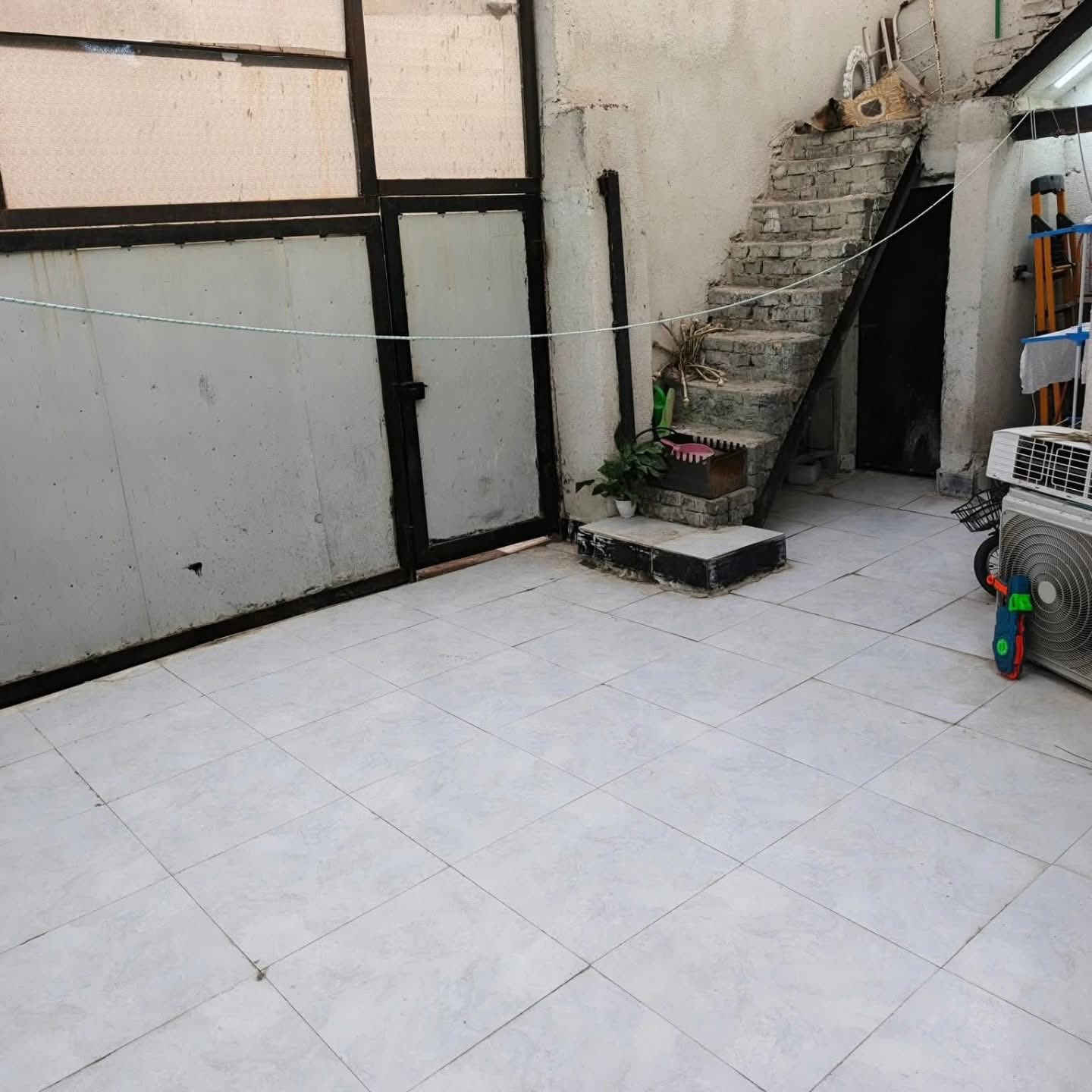 اسعد الله اوقاتكم بكل خير احبتي 🫶
اليوم جايبلكم بيت كلش حلو ومرتب وسعر مناسب مساحة البيت 132ونص
واجهيه 11ونص ونزال 12
القطعه مربعه 
البيت يتكون من 
غرفتين4*5
 وديوانيه5*3
وهول 7*5
مطبخ جبير 5*5
صحيات داخليه 3*3
منور ٢ونص*1ونص
درج خارجي بره 
اذاتحب تسوي طابق 
ثاني انا رافع 8سوف
وكراج جبير
صحيات خارجيه 
والسقف كونكريت
ستاره كامله
كهرباء دفن 
وكله بلضمان الشغل
والماء وكل التفاصيل
والشغل كله درجه اوله
طابو وقف سني مسجل اصولي 
وكل الضمانات موجوده
شارع 10متر والتبليط بصفك
السوك بصفك مدارس محكمه
مستشفى  مولد خط  انترنت 
كل الخدمات يمك موجوده 
عنوان البيت
أبي الخصيب الوسطي
شارع المحكمه  تقاطع الوسطي

 قرب دائرة الكهرباء
او المدرسه الصفره
سعر البيت 53بي مجال 
لتواصل*********** 
@
