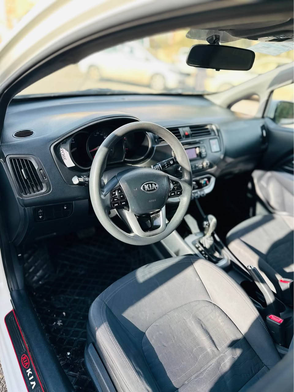 Kia Rio 2014
رقم اربيل…………….    بدون صبغ محرك كبير
مةكينة گةورة  نەکراوەتەوە ،.      مواصفات فول سلايد ,ABS , ٤ جام كارةبا ، قفل مةركةزي ، و چةندةها مواسةفاتي تر ، 
سيارةكة هیچ سبوغی نیە ، ٢-٣ تەعدیلی بچوکی هەیە 
گیر و مەکینەو تەبرید و تەحویل بەشەرت 
سەیارەکە 2 وەرەقە غةرامةي لةسةرة 
سعر : ٩٥ وةرةقة و كةميك معامةلة
*********** واتساب  ………. مكان اربيل أربيل, العراق
