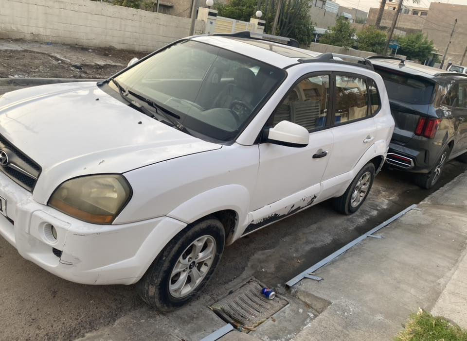 توسان 2009 خليجي بيهه صفحة وبنيد صبغ اثر شخطات يعني مو ضربة السعر 106 ورقة للاستفسار ***********
