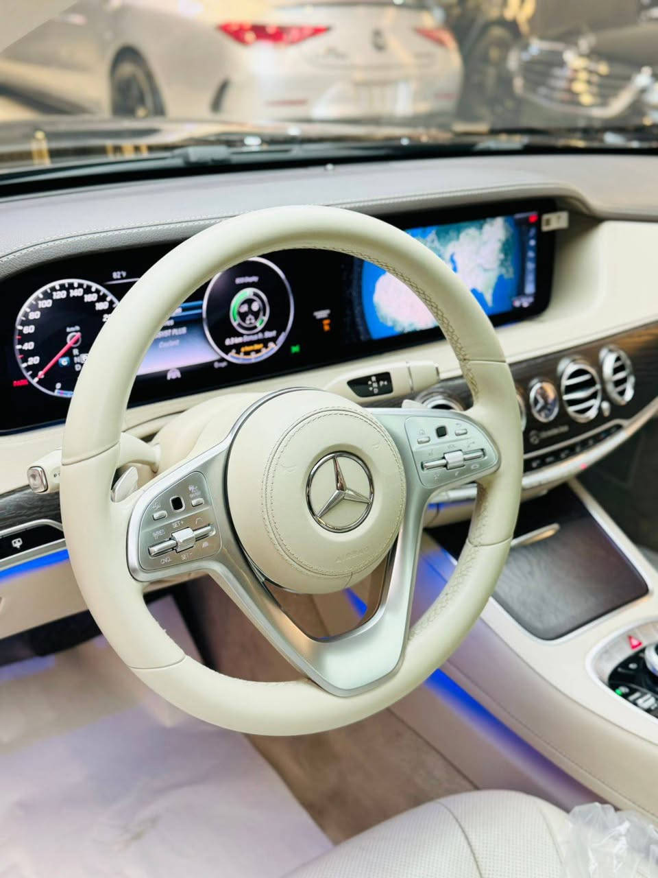 مرسيدس بنز S-Class S500 مايباغ 
موديل 2018 Kit Maybach AMG
وارد ألماني
المحرك: 6 سلندر بنزين
المشي: 96,000 كم حقيقي
اللون الخارجي: كرزي مميز (استيراد خاص)
اللون الداخلي: كريمي ملكي Designo
الحالة:
السيارة بحالة ممتازة جداً، نظافة عالية وتُعد أفضل من الصور
مكفولة كفالة عامة
بدون صبغ أو تعديل
الدعامية بشرط
المحرك والقير بشرط، غير مفتوح
الكهربائيات كلها بشرط
ضمان دولي
عدد 2 بصمة
المواصفات:
فول فول VIP
مواصفات AMG بلادي
أبواب شفط
جنطة كهربائية
5 بصمات
باب طويل (Large)
مقاعد متحركة مع المقود
4 مقاعد ميموري
4 مقاعد تدفئة وهيتر ومساج VIP
نظام صوت Burmester
إضاءة داخلية LED متعددة (60 لون)
إضاءة ذكية مع دوران العجلات
5 كاميرات مع نظام 360 درجة
حساسات كاملة أمامية وجانبية
رادار
فتحة سقف بانوراما
5 مبردات
6 CD Box
رنجات وماطورات أصلية مايباخ
4 إطارات أصلية جديدة
الرقم: أربيل جديد
السنوية، الفحص، والهزة جديدة
السيارة باسمي
الموقع: أربيل

للاتصال:
***********
***********
