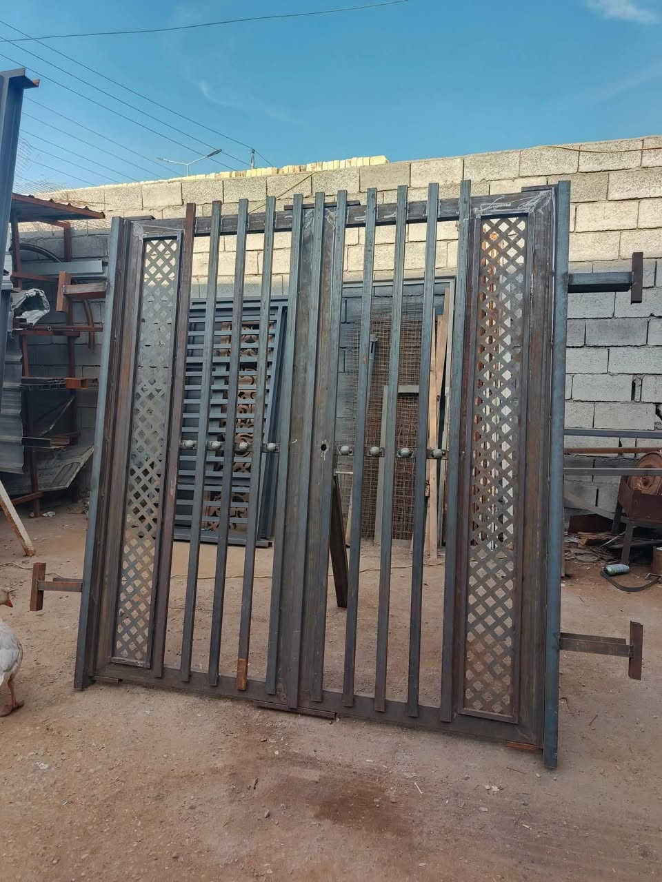 حداد عامه العمل كافه البواب والشبابيك والمحجرات والسقائف ميسان ***********
