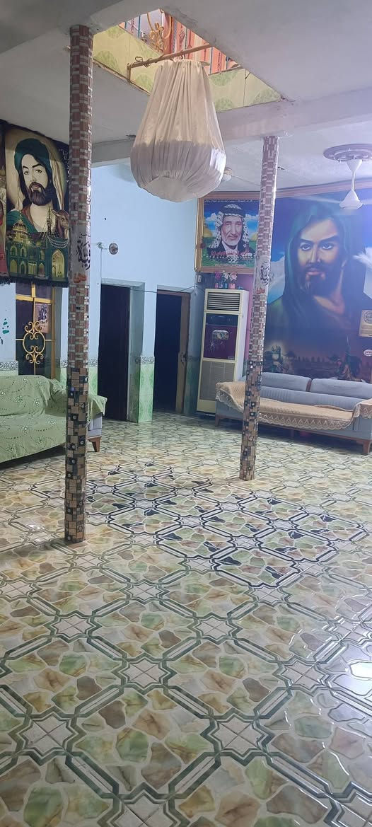 الدار للبيع  خلفي العنوان التضحية شارع الملعب قرب جامعه الوطنيه   مبني 3  طوابق يحتوي 5غرف مطبخ وصاله مساحه الدار 140 متر الاستفسار على الرقم ***********2
***********
