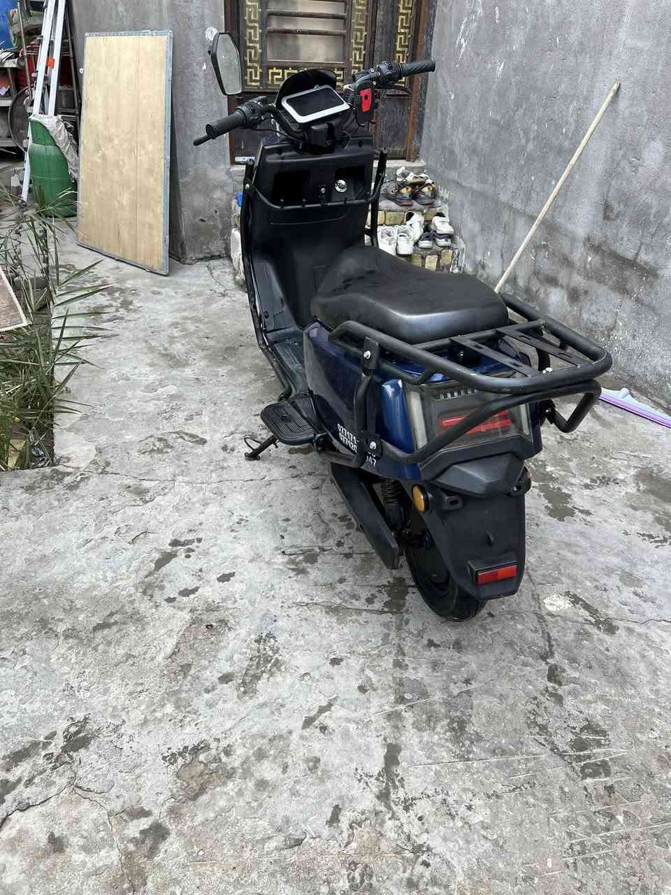 سلام عليكم دراجه شحن حجم لكبير هاي نضافتها وأي ستهلاك للملف أو للبطاريه ماكو فحص قبل البيع تمشيك اكثر من 40كيلو كهربائيات كلها شغاله  3سرعات بيها مكاني بصره شارع الوفود رقم الهاتف ***********
سعر ٦٠٠الف متوفر وتساب وتصال فقط
