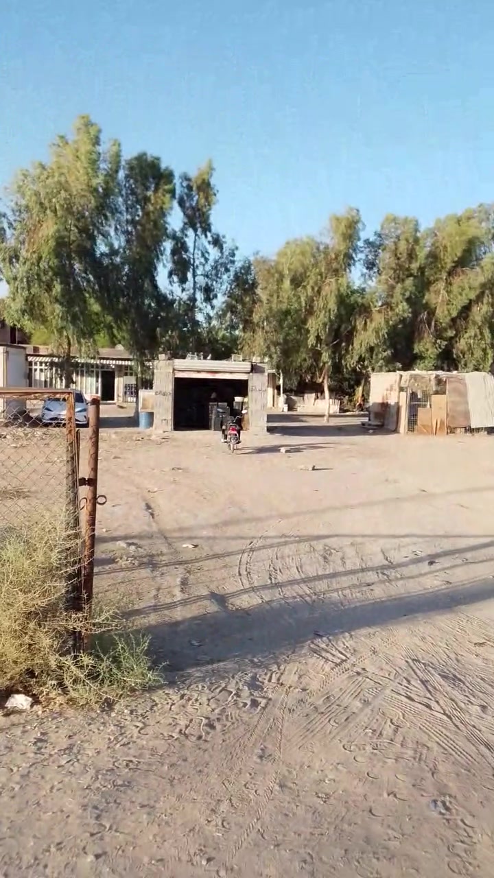السلام عليكم ورحمه الله وبركاته
محل للبيع على الشارع العام بين الصكلاويه والفلوجة 
نوع الأرض تجاوز 
مساحة المحل 4/4
سقف جينكو 
كهرباء مولد و وطني واصلة 
مي واصلة 
ابيع كوم بلوك عرب عليه حكومه عليك بس هوه ما عليه تفليش ومأجر ب 75 الف حاليا 
سعر البيع مليونين 2,000,000 وقابل للتفاوض 
*********** يوسف العزاوي 
مع تحياتي للجميع 
@إشارة
