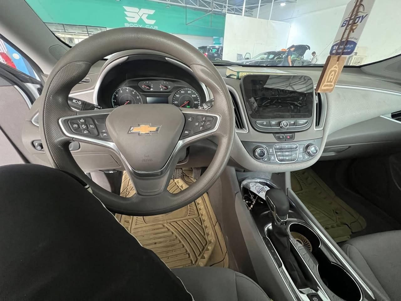 سلام عليكم ماليبو للبيع موديل 22 موصفات LT
فول عده الفتحه حادثها قبغ جنطه مبدل نفس اللون سعر 108 قفل وعليها غرامه 400 الف ينزل من سعر السياره مكاني بغداد السيديه***********
