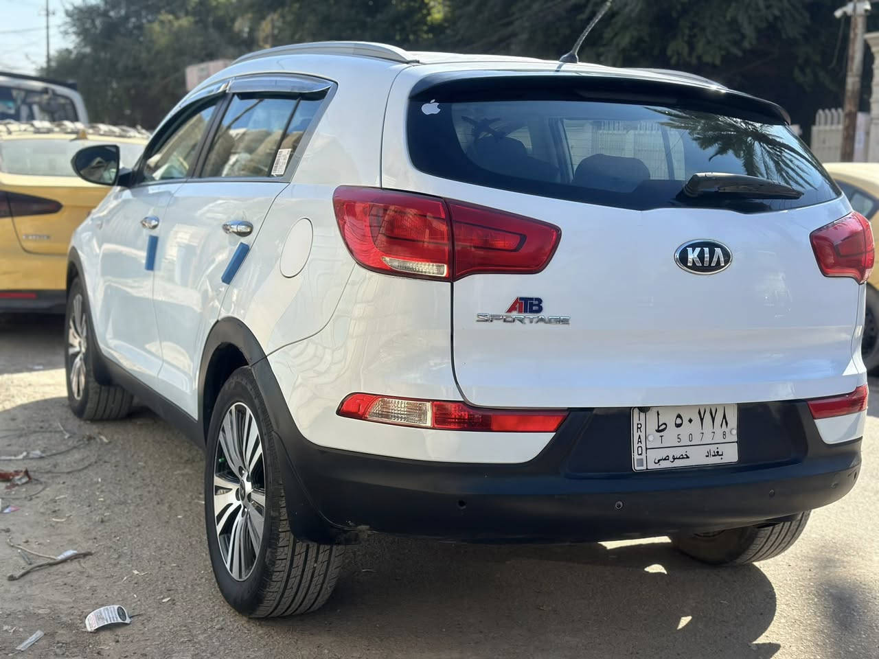 مرحبا حبايبي هاي كيه اسبورتج خليجي بسمنه تحويل ثاني يوم سياره جديده جدا عل ايدينه من هيه زيرو يعني استعمال شخصي مكفوله كفاله عامه ماعده شخط بل باب وصبغناهة كلير يعني بدون حادث ابد وصور السونر موجوده 
الموديل ١٦ المشي ١٠٠ السعر١٥٣
وهاذ رقمي ***********
