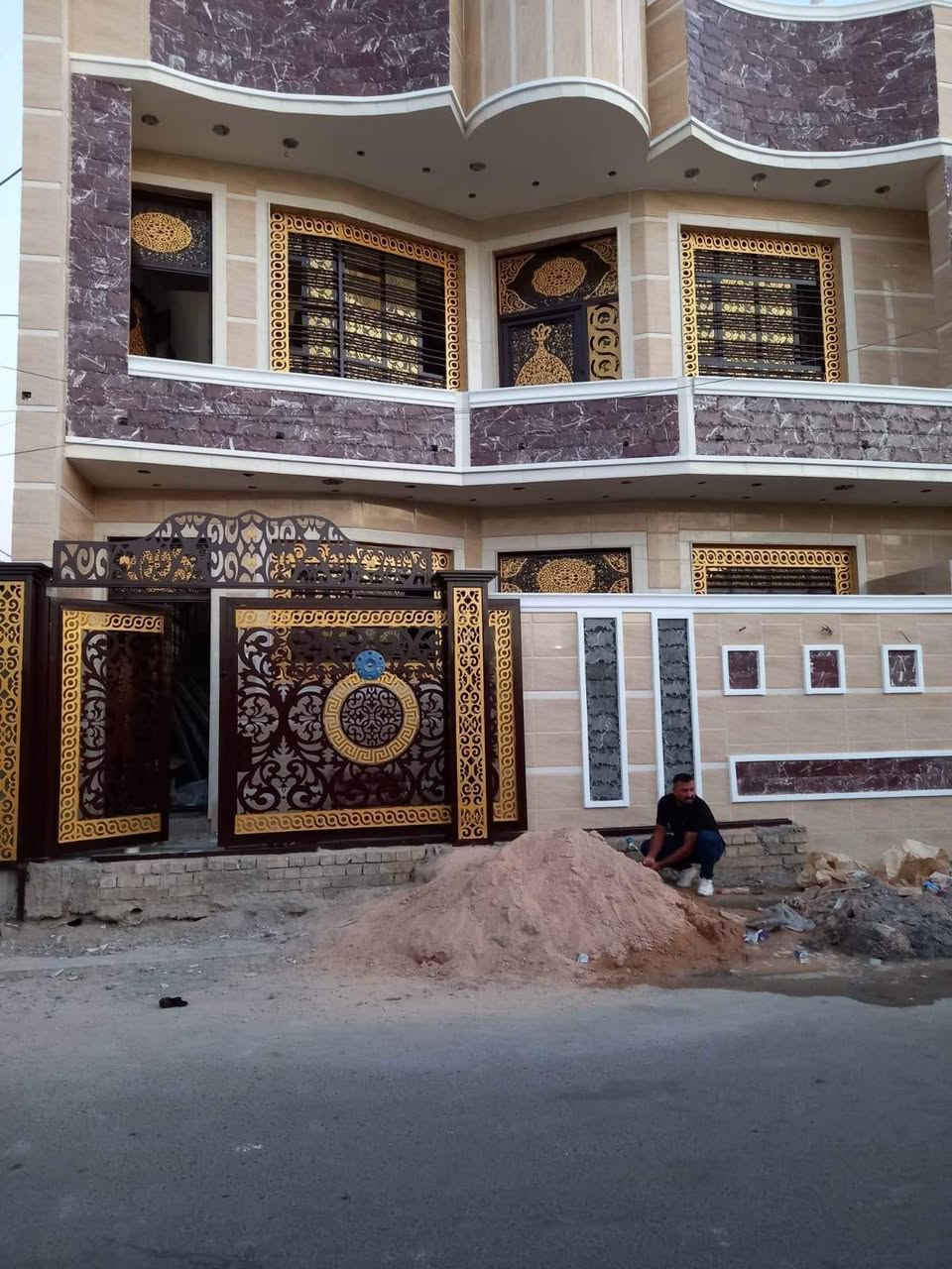 سلام عليكم تنضيف وصبغ الشبابيك
يوجد كادر كامل التنضيف الشبابيك 
والصبغ مكاني بغداد واتساب  ***********
