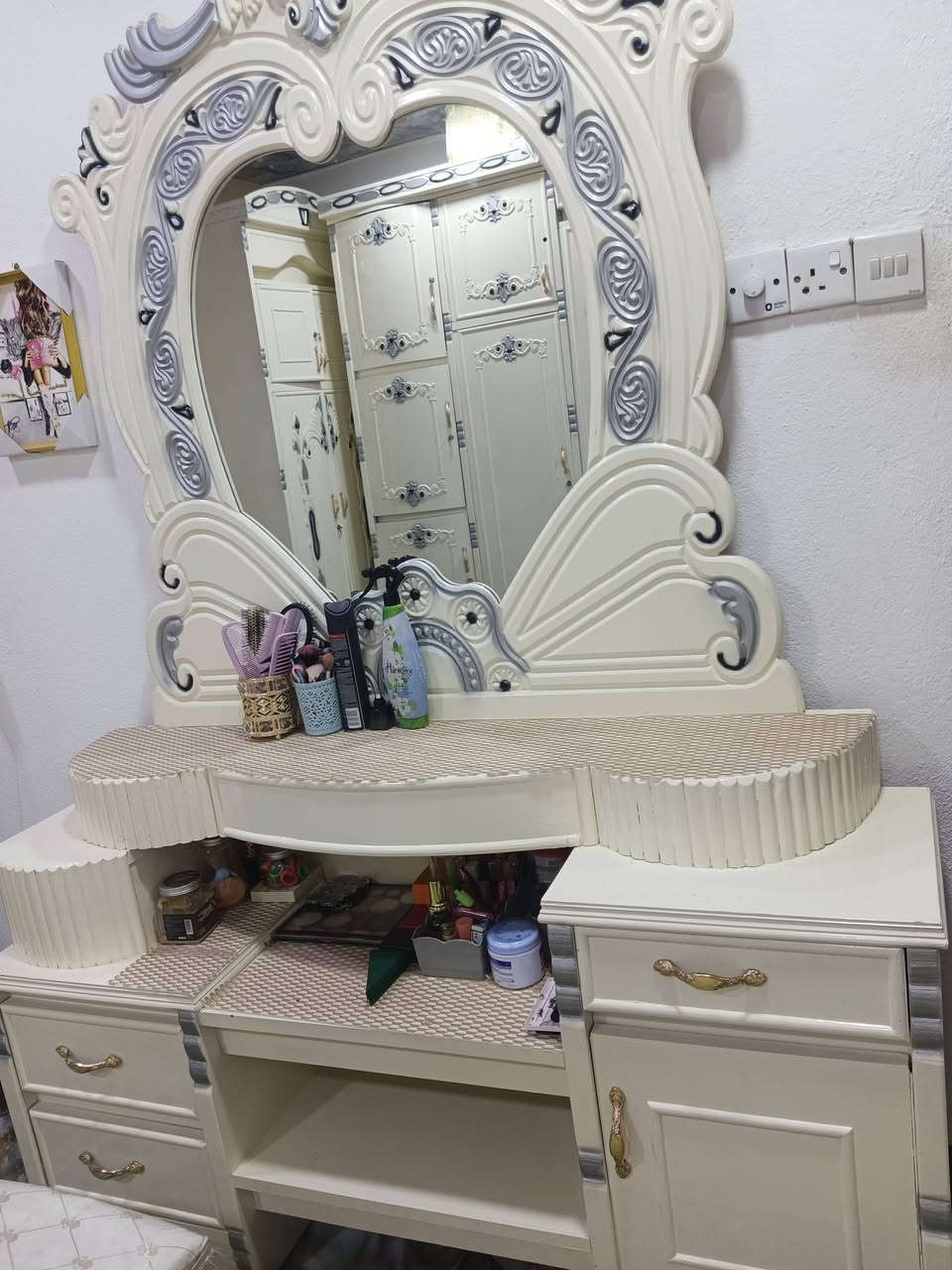 للبيع غرفه عراقيه فصال تركي جديده 10 اشهر من اخذته***********
