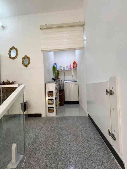 ⸻

🏠 بيت للبيع – الغزالية / السايدين

📐 المساحة: 80 متر
📏 الواجهة: 4 متر
📏 النزال: 20 متر

مواصفات البيت:
 • 3 غرف نوم (غرفة واحدة جوّه و2 فوق)
 • صالة
 • مطبخ
 • صحيات

📞 للاتصال:
***********
***********
