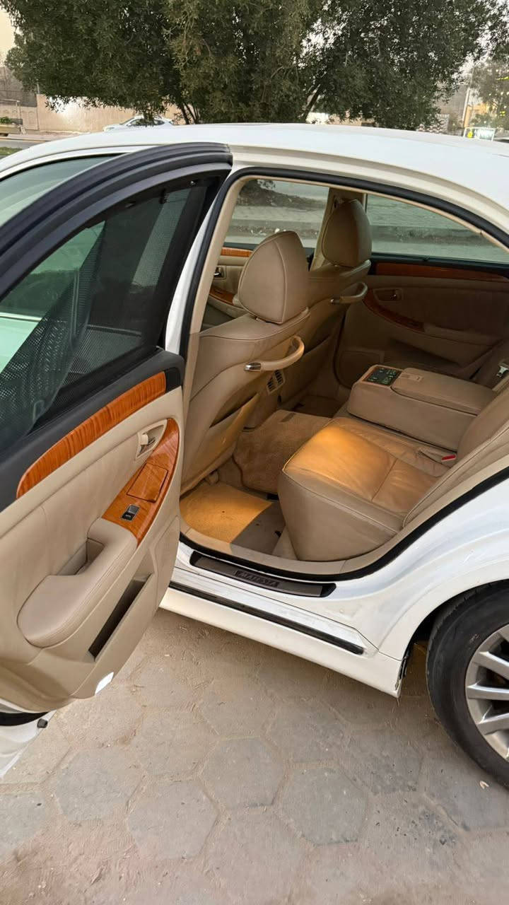 سلام عليكم ماجستا للبيع لون بحري مصبوغه عام بل يابان مكفوله من كص وضربه 2007 اصل مو 2005 فول  5دكم بردات تبريد خلفي حساس امامي خلفي السياره ادوات متومه نكليزي رقام وسنويه ***********
