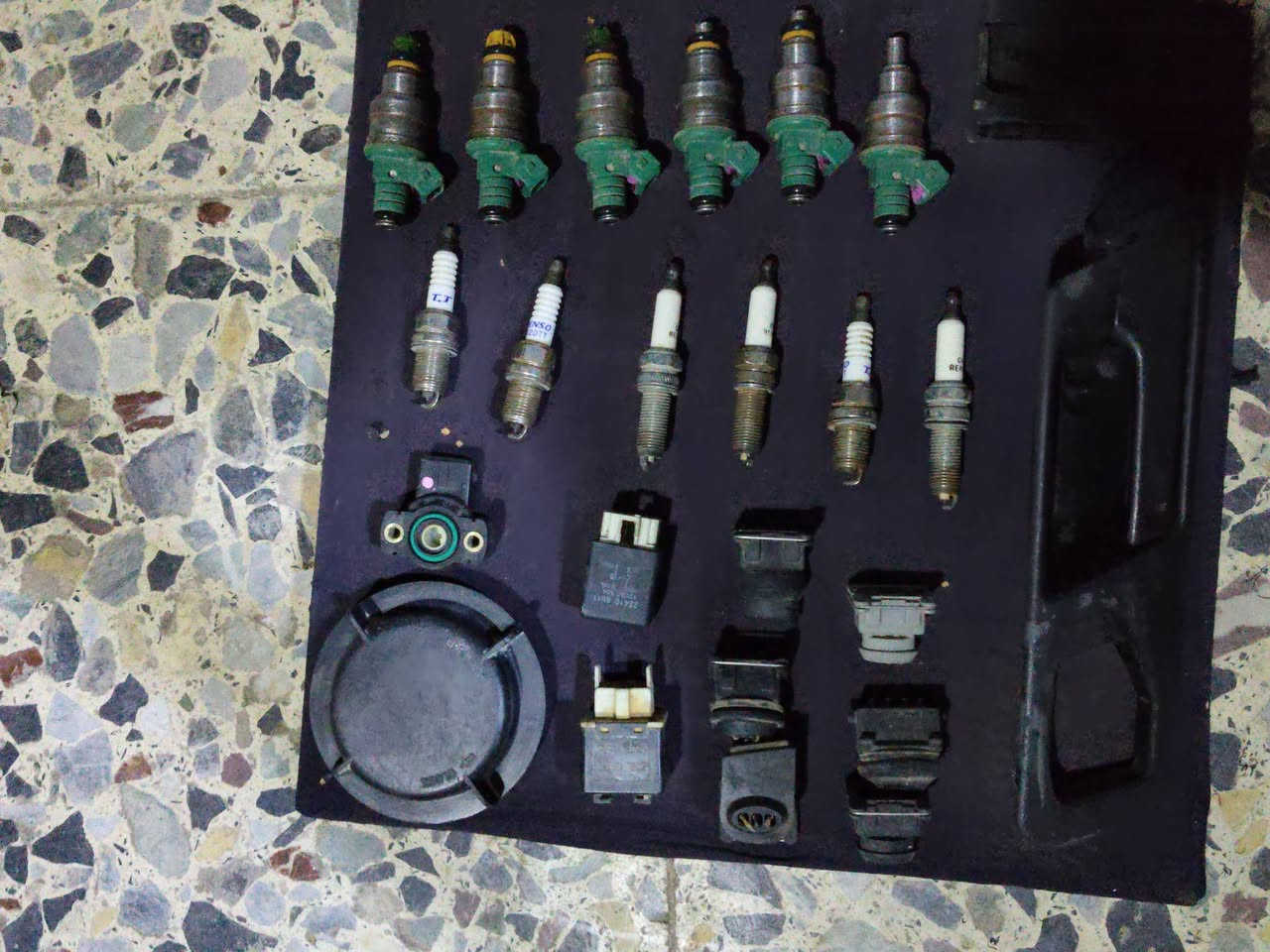 بم منفاخ دبل سمكارت اصلي اصلي ستعمال مره وحده للفحص جديد 
نوزلات اصليات ماركه مال حاوريه 
سماعات اصليه ماركه 2 اصليات 
مسجل اوكس رام بلوتوث اوكس  فلاش رغم منفذين يوسبي صوته عالي واضح 
كلهم شلع ب 75 قفل بلاش والله بدون عمله سعر اخو البلاش والله الشراي يجي خاص او يتصل هذا رقمي ***********
