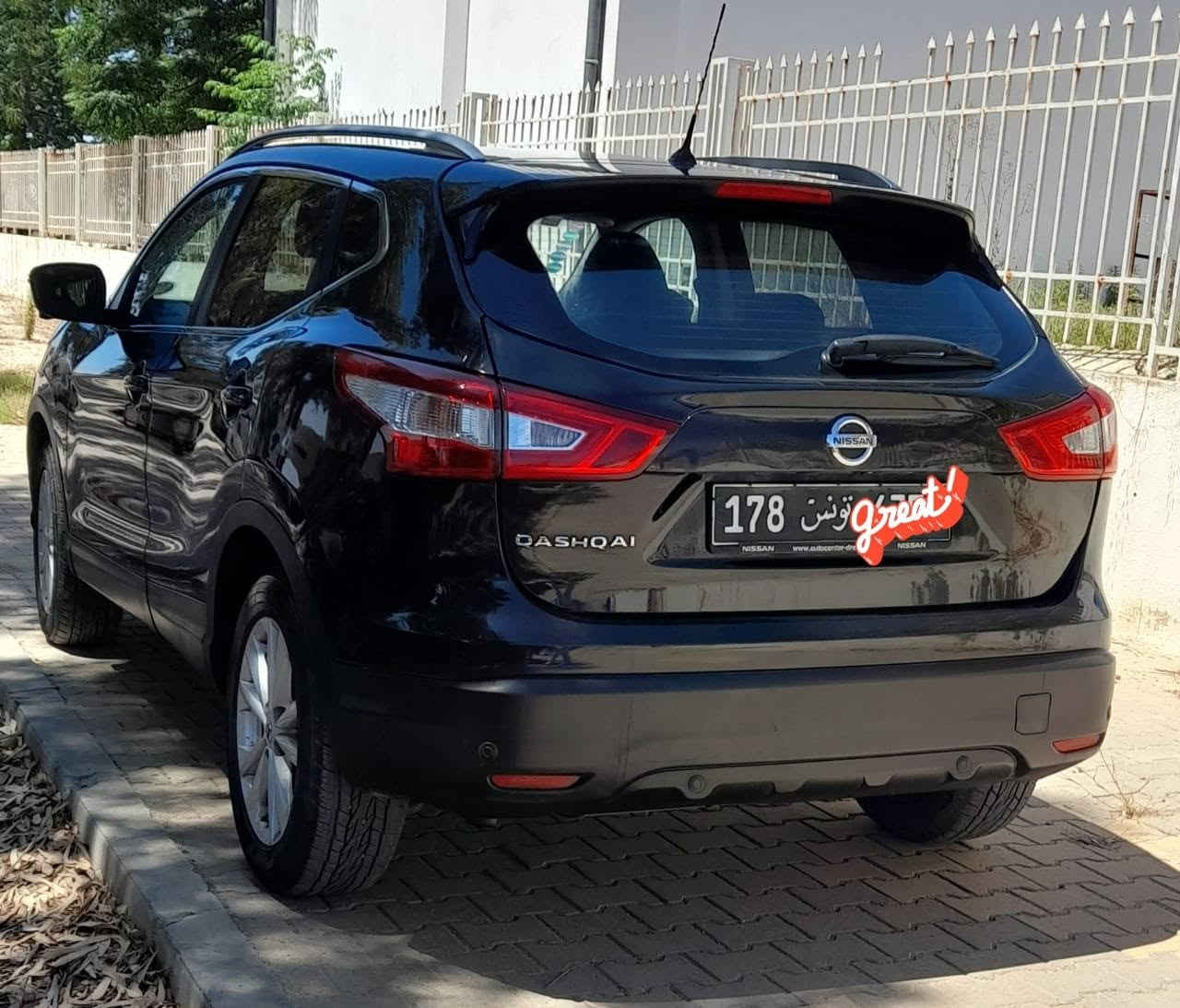 Nissan Qushqai encore neuf et très propre  Importer de l'Almagne
Entretien et Vidange a maison de nissan 
Avec carnet d'entretien + factures
Bien entretenu 
Année  fin 2014
Kilométrage 227000 km 
Puissance 6 cv
carburant: Essence
Couleur du véhicule: Noir 
 Les options:
- Boîte manuelle (6vitesses) 
- Feux de route directionnels / Phares halogènes / feux diurnes LED /feux de route adaptatifs 
- Mode économie STAR & STOP
- Plein Phare Auto 
- Accoudoir central avant et arrière
- Rétroviseur jour/nuit
- Radar de recul avant et arrière
- Ecran Tactile Multimédia + GPS Navigation Active  
- Ordinateur de bord 
- Régulateur / limiteur de vitesse 
- Détecteur de pluie et obscurité
- Détecteur d'obstacle Av / Ar - Capteur Franchissement ligne blanche 
- Bluetooth et port USB 
- Rétroviseurs extérieurs électriques rabattables
- Feux Xénon / LED 
- Climatronic  
- Volant multifonction 
- Start / Stop
- Phares xénon D'origine Full LED et directionnel 
-  Deux (2) clés 
- Toit Panoramique 
- Jantes  Allu 19"
- Sièges chauffants
- Sieges arrières rabattables
- Pare Brise Chauffant
- Système de controle de pression des pneus
- Systeme de stationnement intelligent
- Système de détection de fatigue intelligent
- Surveillance des angles morts
- 4 pneus neuf
- Pack Carrosserie Chrome
- Bluetooth
- Siège électriques
- Répartiteur électronique de freinage
- ESP/ABS/EBD/NBAS
- Freinage d'urgence intelligent avec detection de piétons 
- Système d'alerte anticollisionsarrière intelligent avec détection des objets en mouvement
- Radar de stationnement avant et arrière
- Système d'ouverture et de démarrage sans clé avec bouton start/stop 
- Systeme audio premium Bose 8 hauts parleurs dont 2 caissons de basse et amplificateur digital
- Systeme audio radio CD/MP3 connection USB et bluetooth / Radio digitale réception
- Nissan Connect : système de navigation multimédia avec écran tactile couleur 7"
- Airbags Fronteaux / Airbags Latereaux
- et Autres options
Pour plus d'info contactez 99062320 سوسة, تونس


**إذا كنت صاحب هذا الإعلان وتريد حذفه لأي سبب، رجاءا أرسل رسالة إلى الدعم الفني**