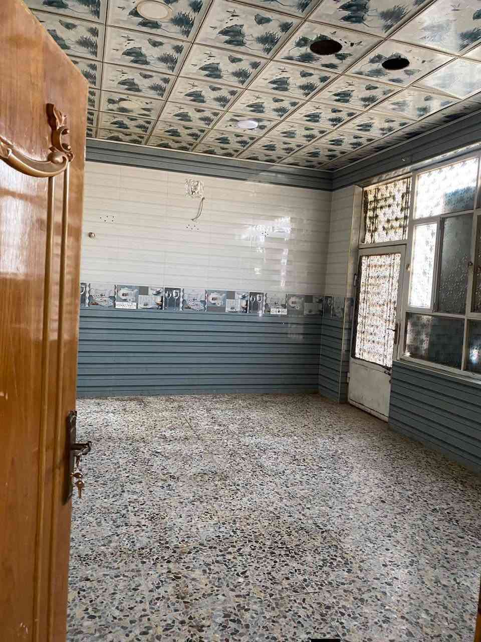 بيوت اجار واحد بصف ثاني نضيفات  كبار للايجار مساحته بيت اول ((250 متر)) بناء درجا اولى  متكون+ 2 نوم +صاله+مطبخ+استقبال ...حديقه مكانه نهايه شارع المدرسي قرب شارع ابو مهدي المهندس..اجار ((400  الف )) 
مندوب ضحى احمد للعقار 
تواصل على رقم 
‏‪***********‬‏
............

نفس المكان بيت ثاني اجار 
مساحه(( 300 متر)) البيت الثاني متكون من  ((3.غرف).) نوم واستقبال وصاله ومطبخ 
وطارمه صحيات ((اجار 500=الف ))

@إشارة
