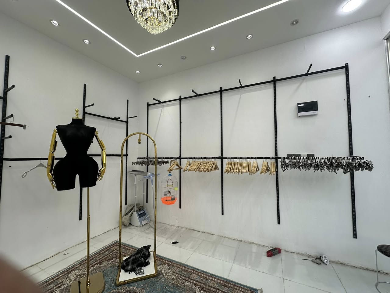 سلام عليكم متوفر استاندات محل ملابس+ملكانه + استاند تصوير +تعاليك تعلاكه بنطرون + تعلاكه قميص نضافه90‎%‎ صارلي مده من ركبته شهر 1 المكان البصره/كرمت علي/ سوك حي الرساله للتواصل واساب او اتصال ***********
