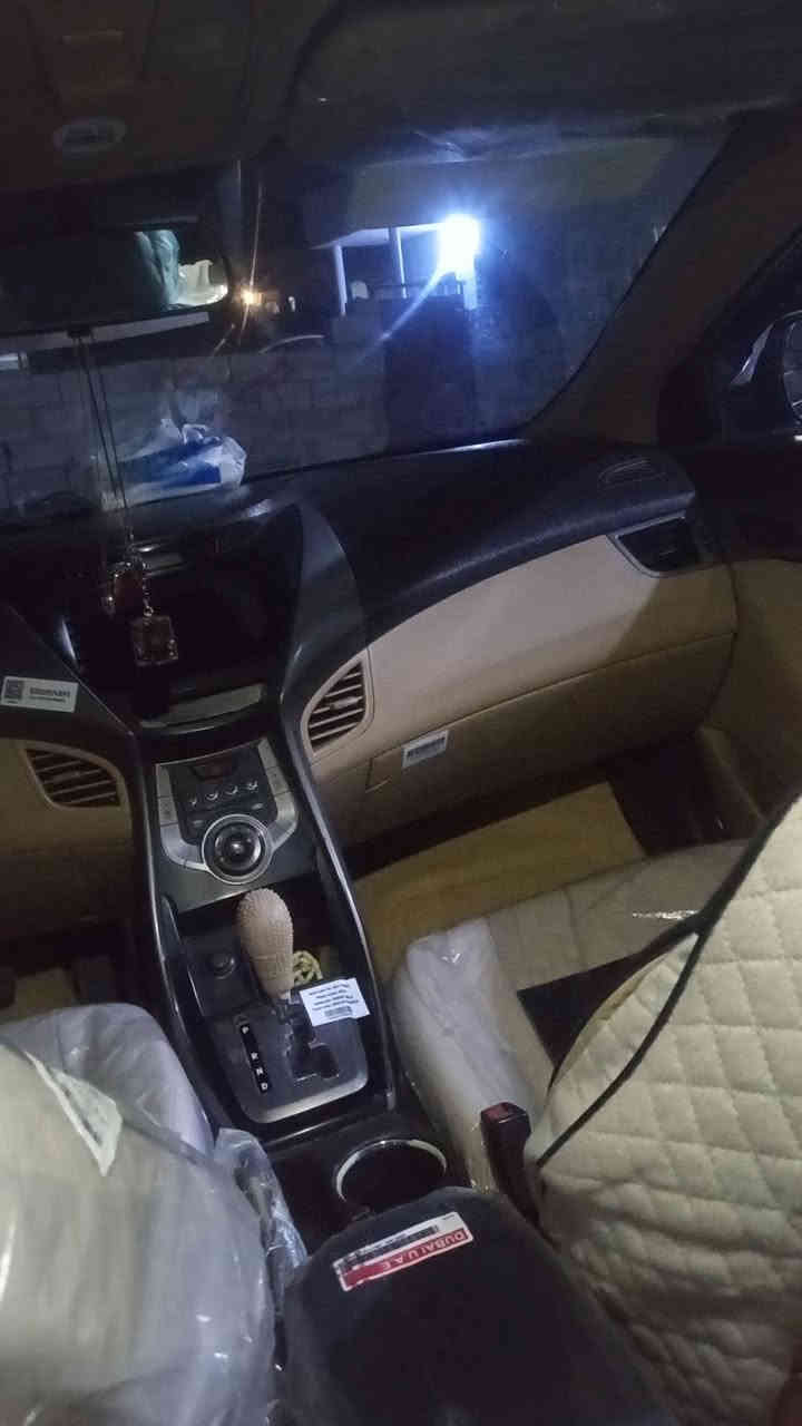 هوندا النترا 2013 خەلیجی مەکینە بجوک مەرغوب تۆماتیک ناو زەرد ڤۆلیوم حەساس شاشە کامێرا تەنها بۆنیتی بۆیاغە پێش و پشت کەپس تەحویل غەرامە بەشەرت
***********
