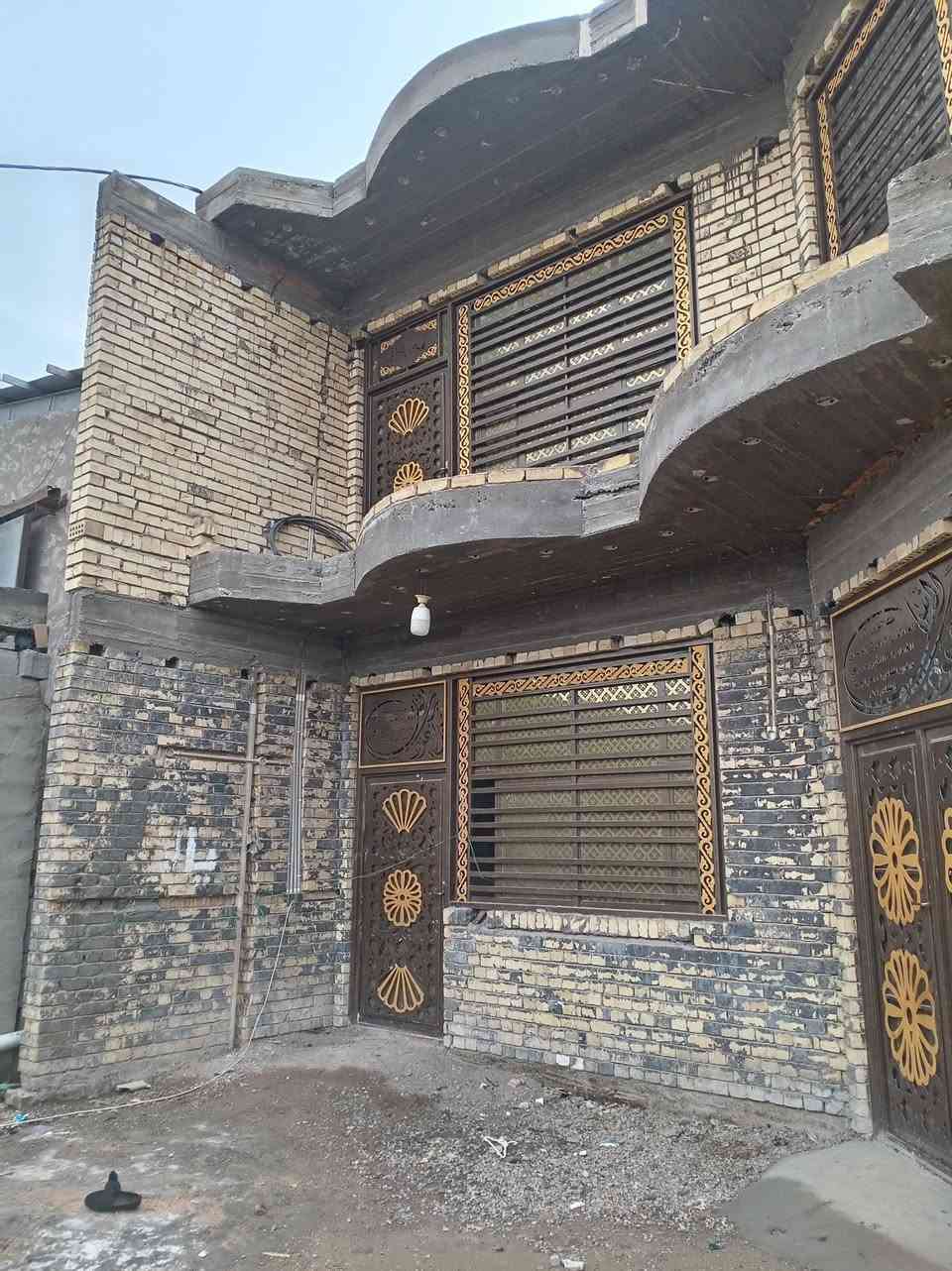 إسلام عليكم عندي قطعه أثمن ميت متر بيه تلاثه محلات وبيت  سند خمسه وعشرين 
*********** المراجعه خاص واتساب
