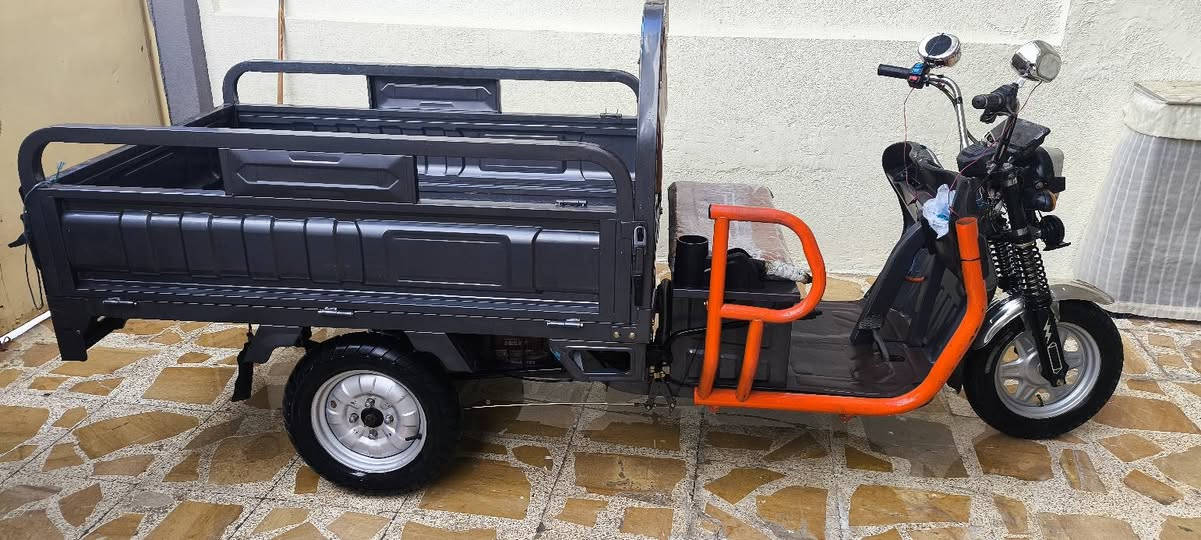 ستوتة شحن للبيع 6باتريات  كل باتري 58امبير الدبل
السعر مليون المكان موصل حي سومر 
للاتصال،***********
