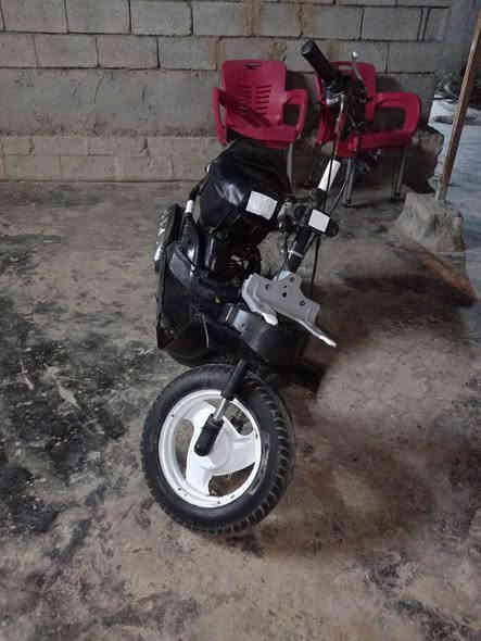 سلام عليكم دراجة ياماها رياضية شلعتة فول نشطة ما شاء الله محرك خير من الله هندر تشتغل ما بيةة نقص تنكر هندر وتطلع لسعر120 وبيةة مجال حك لجيةة مكاني ديالى لخالص التحويلة لرقم *********** ومتواجد ماسنجر
