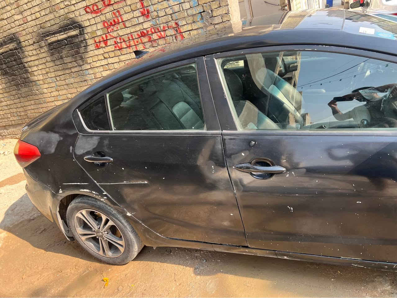 السلام عليكم 
كيا فورتي 2015 
وارد امريكي 
محرك 2000 دوش  
محرك كير خير من الله 
حدادية جديدة 
تدفئة تبريد 
كامرة دوارة تحكمات ستيرن 
بيها ملاحظات صفحة الراكب يرادلها تكحيل 
بچمها كبس مال شركة بدون ايرباك 
سونارها بالصور 
السيارة ماشية 119 
سيارة بغداد باسمي الرقم الجديد 
سعرها 96
مكان السيارة بغداد الغزالية الهياكل. 
*********** بغداد, العراق
