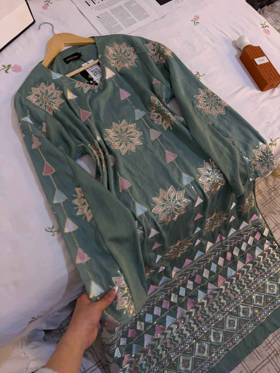 أناقة  تليق بطلتج 🎀💅 يمووتن بالحقيقه واذا طفرت مرجوعه🙈
قطعة Vip صممت  لتمنح أناقة هادئة وقماش يحاكي الجودة في كل تفصيل .

نوع القماش :  كتان قطني طبي   ترتر شغل يدوي كواليتي عالي  غسل ولبس  

طول :  145 cm من الكتف

سعر: 40,000 ✅

 L, XL, 2XL, 3XL : قياس

توصيل لكافة محافظات العراق ومناطق بغداد 5،000


**إذا كنت صاحب هذا الإعلان وتريد حذفه لأي سبب، رجاءا أرسل رسالة إلى الدعم الفني**