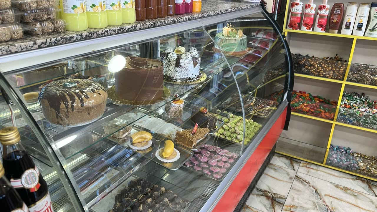 سلام عليكم 
عندي براد نوع تركي 
قياس ١٨٠
نضيفه جدا 
لعنوان بغداد
***********
سعر ٨٥٠ الف
