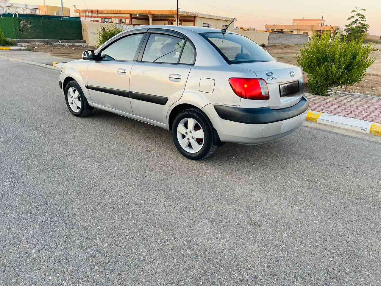 السلام عليكم
كيا برايد للبيع 
موديل 2009 خليجي
محرك 1600
معروفه مواصفات البرايد تحكم تدفئه بالكشنات حساسات تبريد بيانو مري كهرباء 
السياره جاهزه من كل نقص 
محرك جديد 
صدر امامي خلفي تاير تبريد كله جاهز 
السياره مكفوله من الحادث بيها صبغ هلالات جوملغات الخلفيه اثر خياس وربع جوملغ امامي باقي السياره بدون صبغ بدون تبديل بيها جراد بالقماره خفيف 
رقم انبار الجديد وهزه جديده 
السعر 87وبي مجاال للشراي
للاستفسار ***********
***********
عنوان الموصل الجانب الايسر
