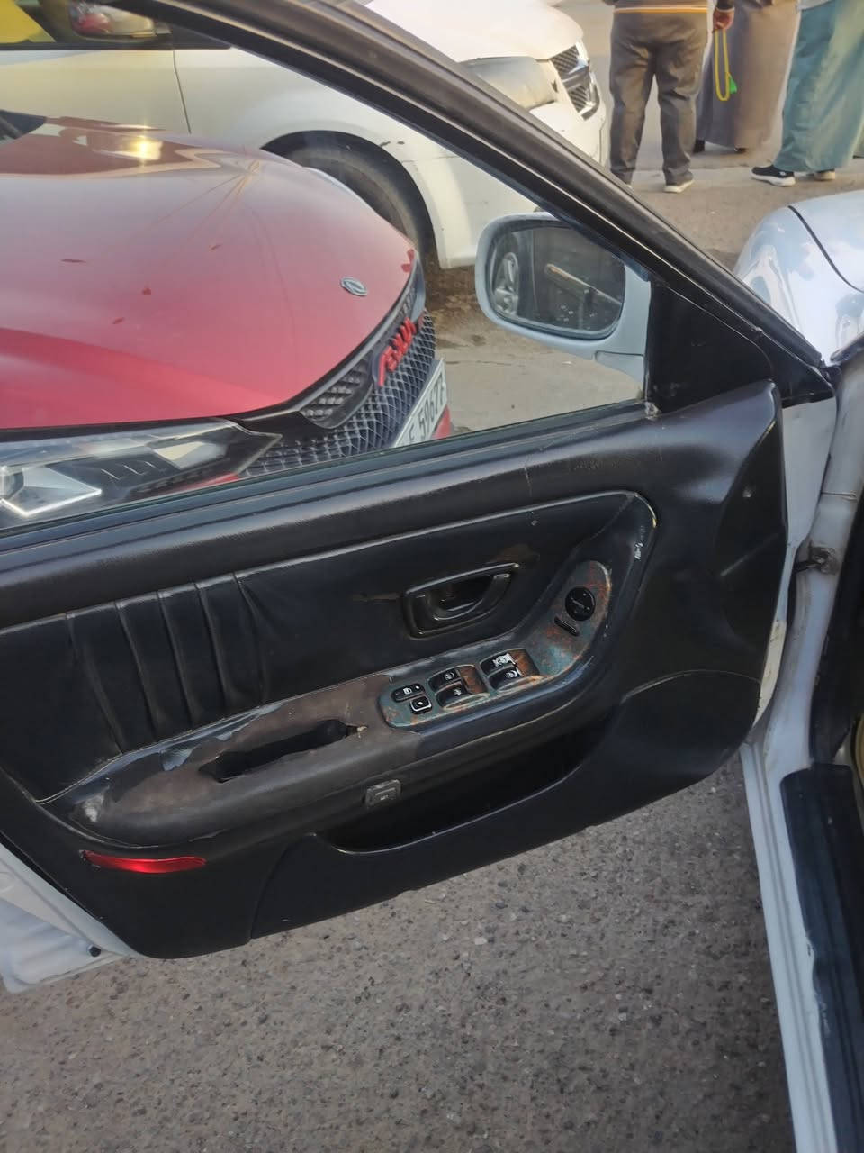 سلام عليكم البيع سياره سوناتا٢ نظيفه كير عادي مصبغه جماله تبريد شغال مكانه هيت سعره ٤٥ وبيه مجال ***********
