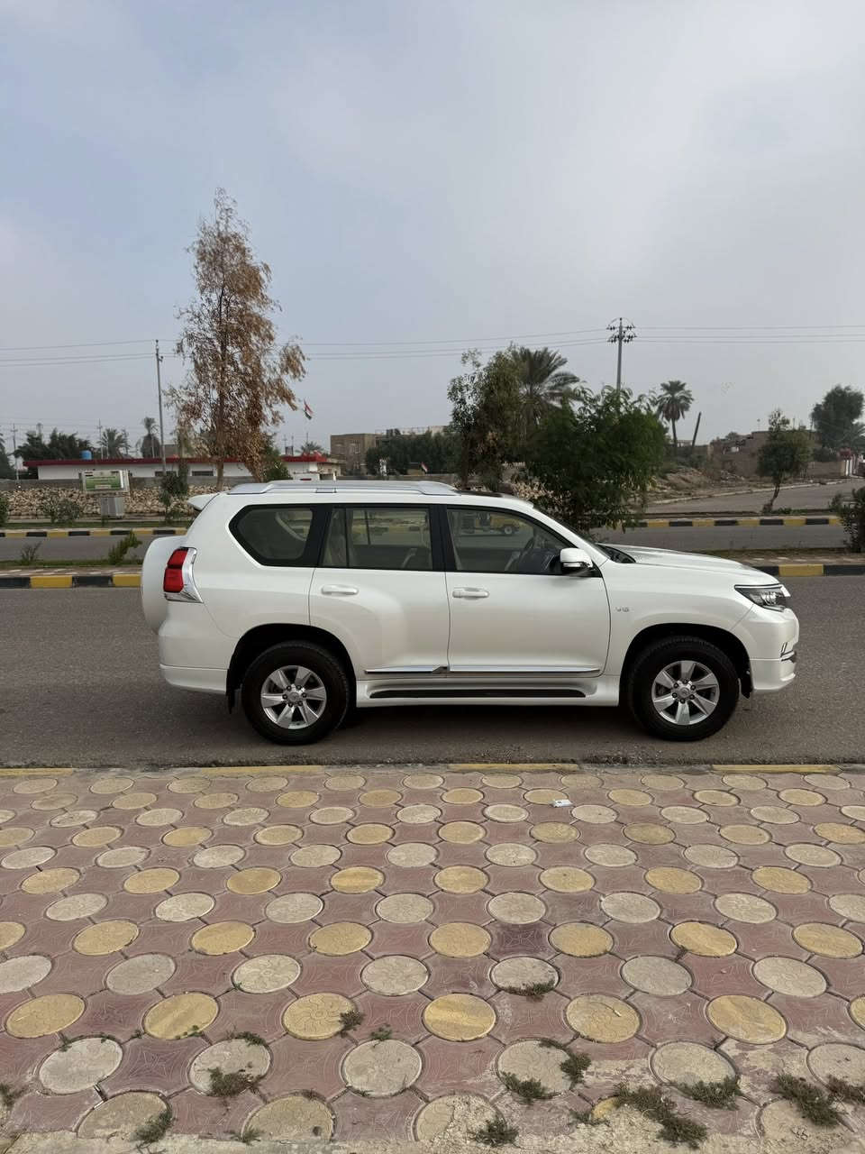 السلام عليكم ورحمه الله وبركاته
برادو 2020 TXL
محرك 6 سلندر 
ماشيه 78 الف 
شاشه كبيره مكفوله كفاله عامه من الصبغ 
تخم تاير جديد
فتحه سقف كامره خلفيه بصمه 
تبريد ثلاثه قطع 
رقم أربيل أنكليزي 
ثلاجه حساس 
السعر : 405 
رقم الهاتف : ‭0770 921 8506‬
العنوان : بغداد / الزعفرانية
