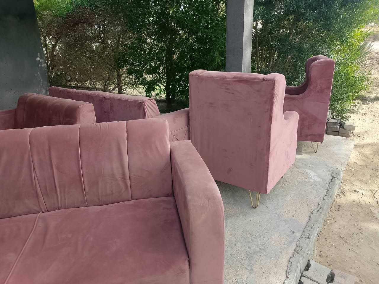 سلام عليكم تخم لبيع نضيف ومرتب سعر خاص ***********
