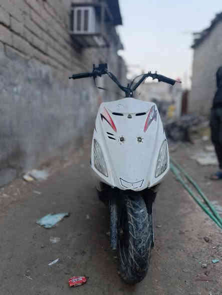 سلام عليكم دراجه ادرس 140
دراجه ناريه ضعيفه صارله شهرين متروكه  كفرات كامله رقم *********** السعر225
