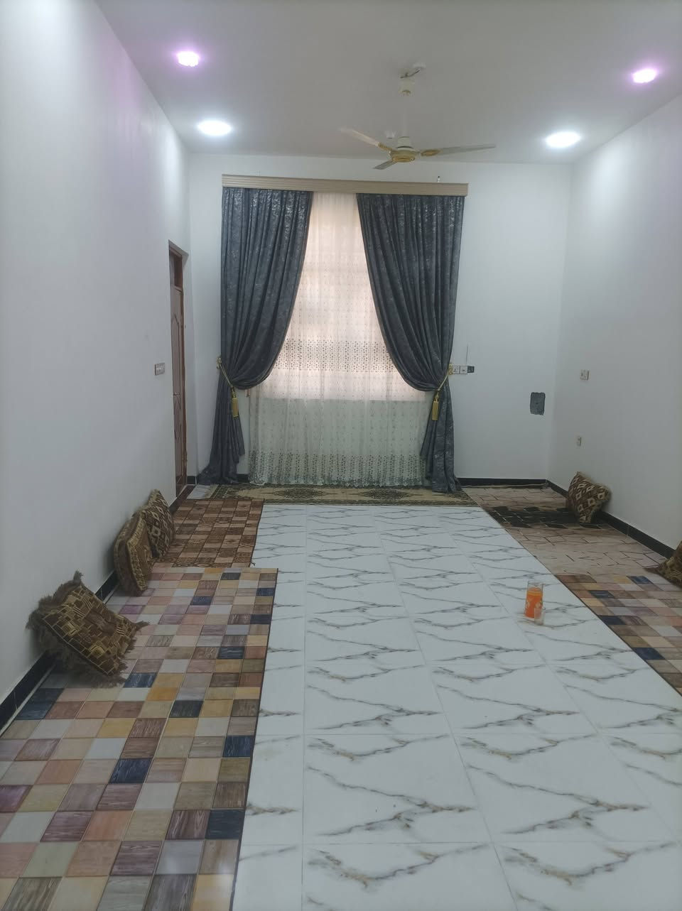 بيت للبيع مساحه الارض 300ناصريه شارع القيثاره على الشط عرف 2استقبال مطبخ صحيات طابق واحد تصاب ***********

