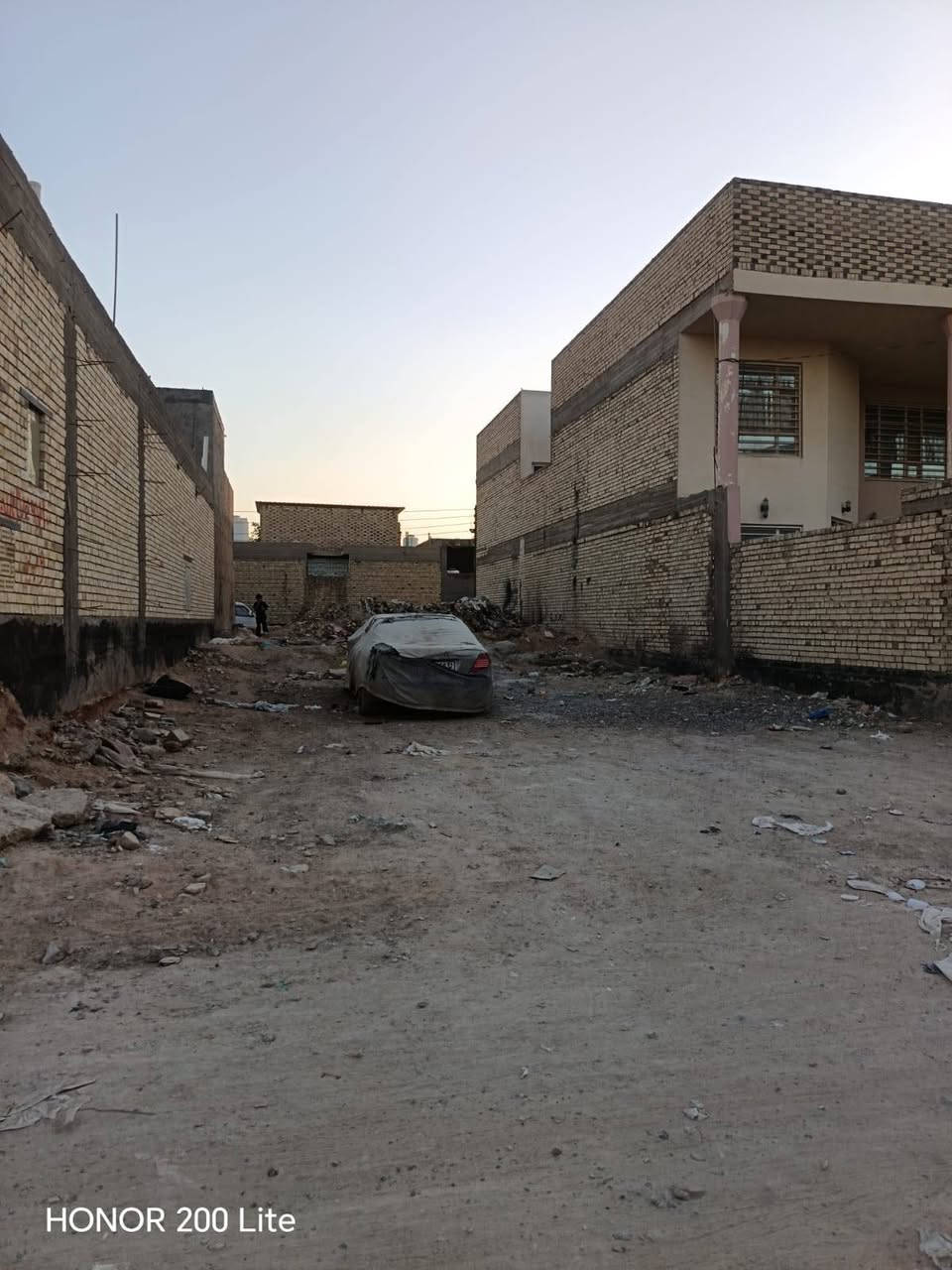 قطعة أرض سند ٢٥ خلف شركة هونداي ١٥٠ متر مقابل مجمع جوهرة العرب  سايدين المطار الجديد السعر ٥٠ للشراي ***********
***********

