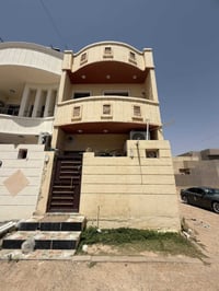 دار سكني للبيع  ديوم التوحيد  يم المدارس  مساحة 100 متر  متكون من صاله...