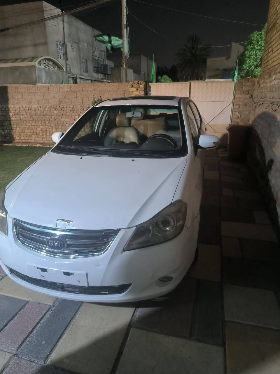 السلام عليكم 
BYD G3 2014 مزاد 
محرك وكير مكفولات شرط لاتنقيص ولاتبخير عليها ادامة كشرها نظيف كهربائيات كاملة نقصها بس غاز للتبريد سيارة مصروف عليها ترايك للبصرة شرط الترقيم مكانها بغداد مدينة الصدر او الامين سعرها 43 وبيها مجال للاستفسار 
***********
