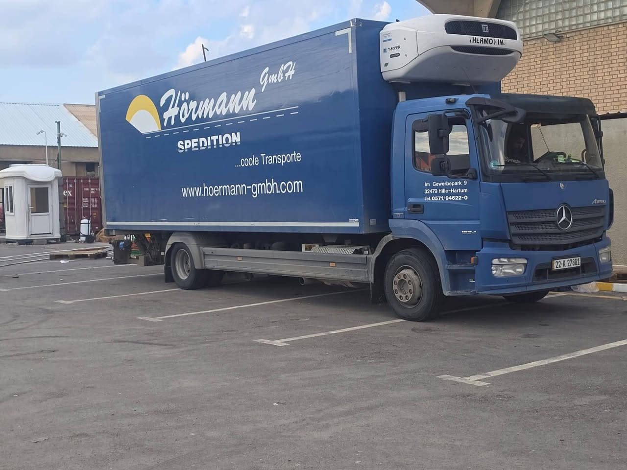 السلام عليكم ورحمة الله 
اتيكو جديد اخو الزيرو براد بلادي حجم 1528  6سلندر  8 برغي.اوتوماتيك  اشتريتها  للشغل لكن شائت الاقدار 
واريد ابيعها باسمي تحويل ثاني يوم 
تخم تاير 
ابد والله مامشتغلة محاقظات ولا اي شي ثقيل 
رقمتها على ايدي  قبل 4 اشهر 
ماشي٤٩٢ الف كيلو 
سيارة مابيها مصرف تخبل خير من الله 
سعرها 42500 الف دولار وبيها مجال
للتواصل. ***********
تحياتي
