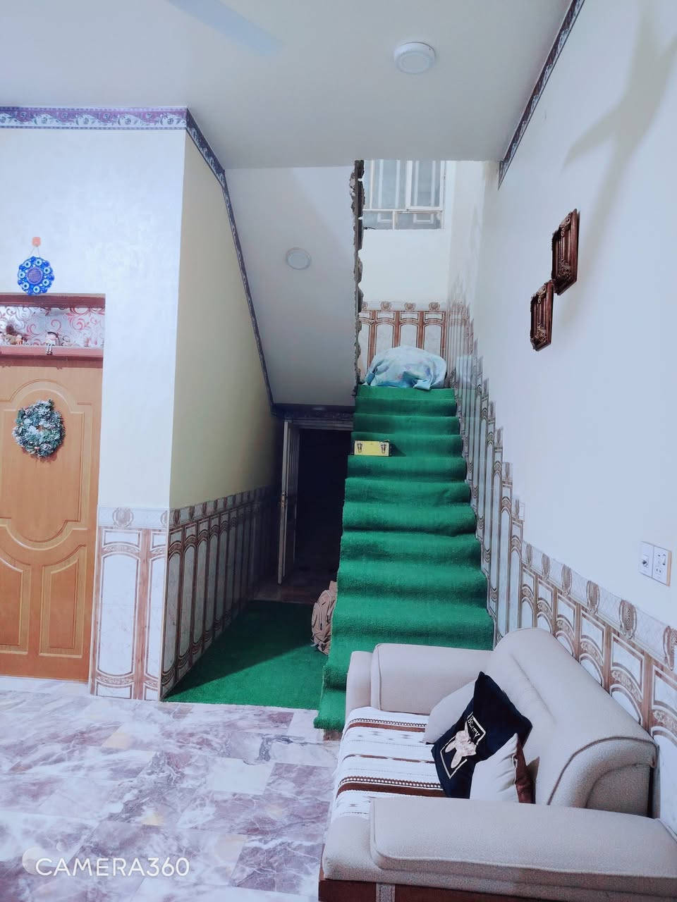 بيت للبيع طابو صرف ركن  سوق الشيوخ حي العسكري شارع اتانكي
الرئيسي بناء  مساحة 200حديث طابوك كونكريت  محلات 2 غرفتين وصاله وديوانية ومطبخ ومجمع صحيات خدمات كاملة ماي مجاري كهرباء أنارة شارع عريض رئيسي للاستفسار ***********07 او مراجعة مكتب البركة خنيطله شارع الكراج نستقبل كافة العروض طابو والزراعي في جميع مناطق سوق الشيوخ
