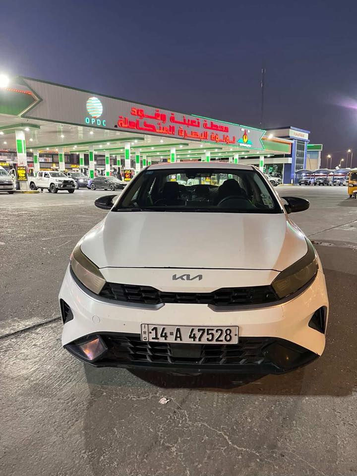 سلام عليكم كيا فورتي 2022 حره بأسمي
من امريكا بيه بس بند ونفسه مصلح وبدون تبديل 
وبلعراق بيه جاملغ امامي ايسر ونص باب خلفي وداير  
سياره حديده  السعر 133 وبي مجال 
***********
