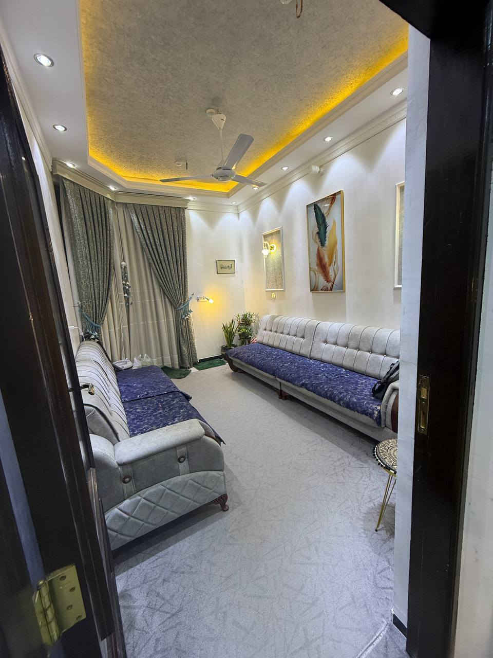 دار للبيع في حي الصحة قريب الكورنيش خلف سنتر ليمونة
مساحة 100 م طابو زراعي سند 25 تحويل السهام مباشرةً  باسم المشتري بناء حديث 2024 درجة اولى الطابق الأول مرمر و الطابق الثاني بورسلين درجة اولى مع نظام كهربائي حديث (شارع مبلط)
يحتوي الدار على صالة و هول و مطبخ و غرفتين نوم و ثلاث مجمعات صحية . 
للاستفسار الاتصال على الرقم 
***********
او مراسة عبر ماسنجر او الواتس اب .. مع التقدير
