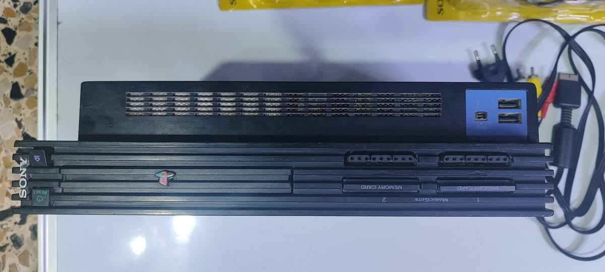 Ps2 fat 160gb
*بي112لعبه وقابله للزياده 

*يدات اثنين جديدات ما مفتوحات

*مع سلك av وسلك كهرباء

نضافه الجهاز كما موضح بالصور:

السعر: 50الف قفل 
يوجد توصيل لجميع انحاء العراق ب5الاف 

للتواصل: ***********
