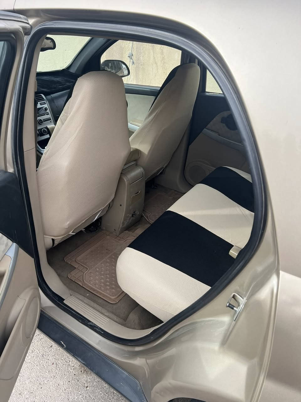 السلام عليكم
شوفر ايكونوكس موديل 2008 لبيع 

السعر 75 وبيها مجال مكان السيارة ديالى 

‭0777 567 4418‬
