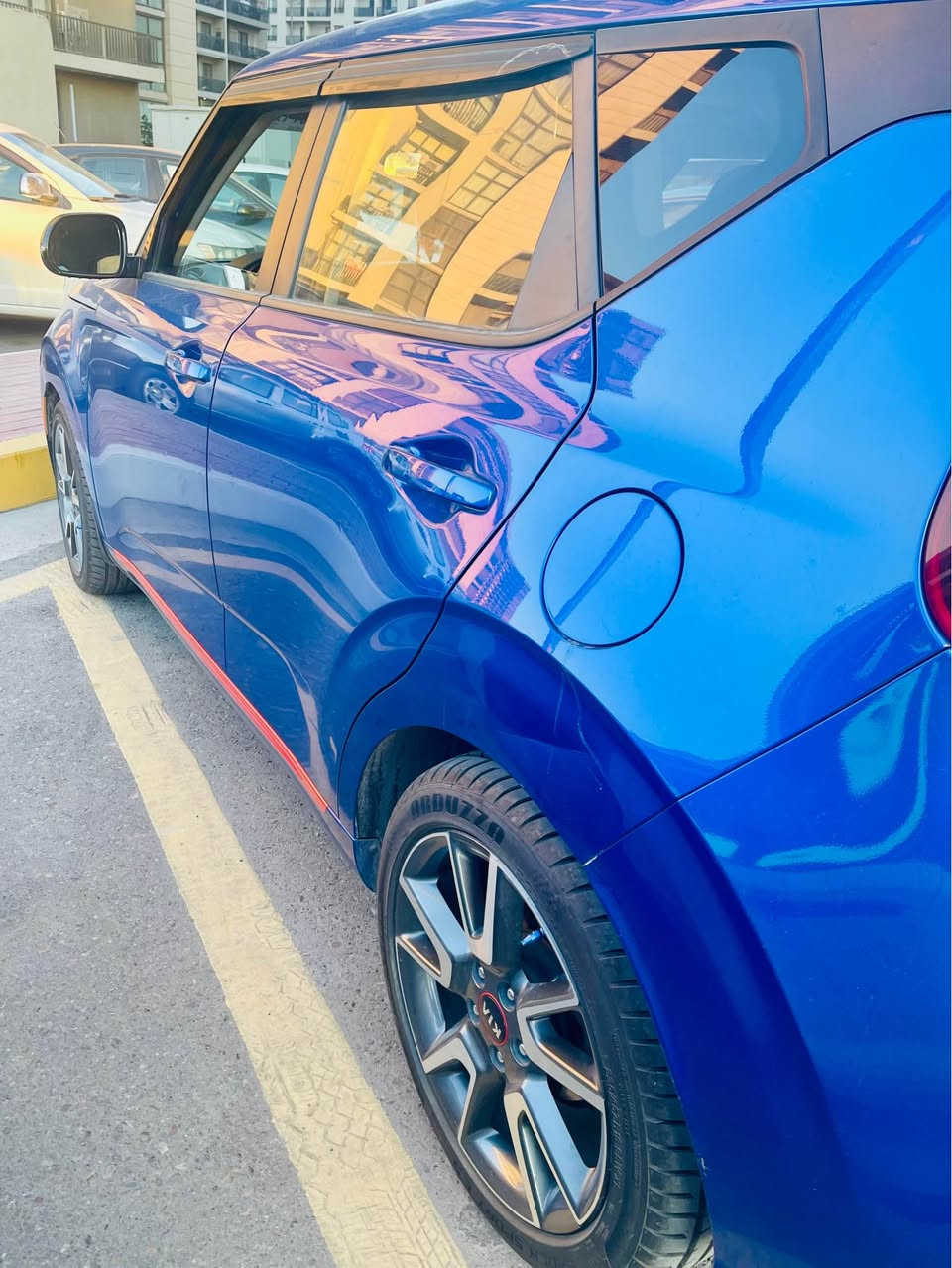 📣 للبيع: كيا صول 2021 GT-Line (نصف فول) وارد أمريكي

تفاصيل السيارة:

الموديل: كيا صول (Kia Soul)

سنة الصنع: 2021

الفئة: GT-Line (حزمة رياضية بالكامل)

المواصفات: نصف فول 

المنشأ: وارد أمريكي

اللون الخارجي: أزرق ملكي مميز وجذاب جداً

اللون الداخلي: رصاصي غامق (رمادي) نظيف وبحالة ممتازة

المسافة المقطوعة: 98 ألف كيلومتر فقط

تفاصيل الحادث: جاملغ وبنيد فقط

حالة الإيرباك: إيرباك ستيرن فقط (راجع سيستم) 

شاشة عرض تعمل باللمس تدعم Apple CarPlay و Android Auto، مع كاميرا خلفية عالية الدقة

أنظمة الأمان: رادار تحذير من الاصطدام الأمامي، نظام الحفاظ على المسار، وتنبيه النقاط العمياء

الراحة: تحكم كامل من المقود (تحكم ستيرينج)، مثبت سرعة، ودخول ذكي

مكان المعاينة: بغداد - حي الجهادالسعر المطلوب: (130 ورقة) قفل 

📞 للتواصل والاستفسار وتحديد موعد المعاينة: *********** بغداد, العراق

