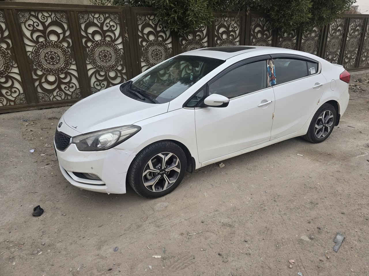 السلام عليكم
سيراتو 2014
محرك كير خير من الله
تبريد  تدفئه
تحكمات 
حساسات خلفيه 
تخم تاير جديد 

رقم بغداد 
بسمي 

هزه ساقطه 

السعر ١٢٠ بيهه مجال 
الاتصال ع رقم 
***********
