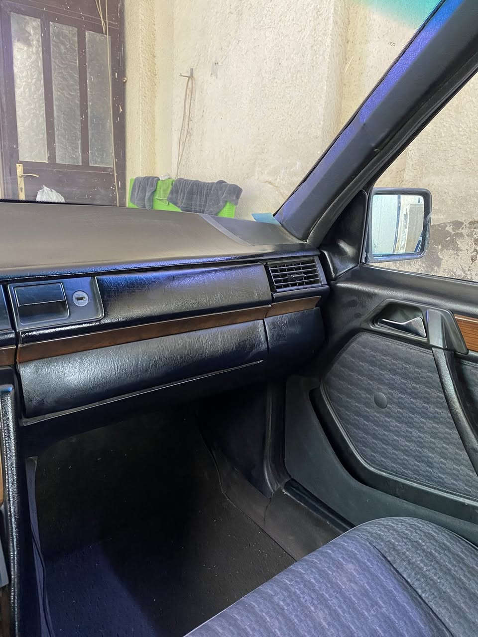 سلام عليكم
جمعة مباركة انشالله 
سيارة مارسدس دب ( بيبي شبح ) 320 مديل 90 
للبيع كاملة و جاهزة من كل شي مال جناي عل فحص 
السيارة مصبوغه عام 
كل شي بيها شغال عدا البردات 
نقصها بردات فقط 
باتري جديد ، تايرات جديد ، منظومة تبريد و تدفئة كاملة و جاهزة ، تانكي بانزين 90 لتر ، سلايد روف ، abs ، جام كهرباء ، مرايه وحدة كهرباء الثانيه يدوي بلادي هيج 
السيارة ادامة عليها كاملة مع شرط الفحص و بالخير عل ياخذها 
السعر 98 و بيها مجال للشراي
***********
