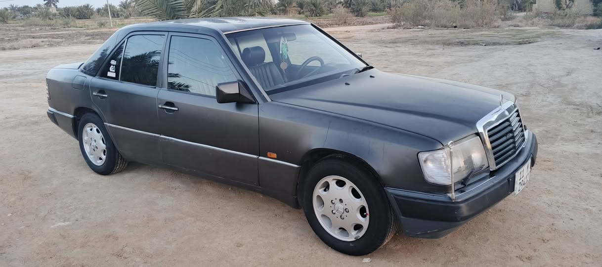 السلام عليكم مرسيدس دب ٣٠٠البيع موديل 1991 محرك اسود عنكبوت ٦سلندر   لاتصال عل الرقم ***********  السيارة رقم بغداد انكليزي باسمي السعر ٥٧ ورقة مراوس بيكم كريت ويل

