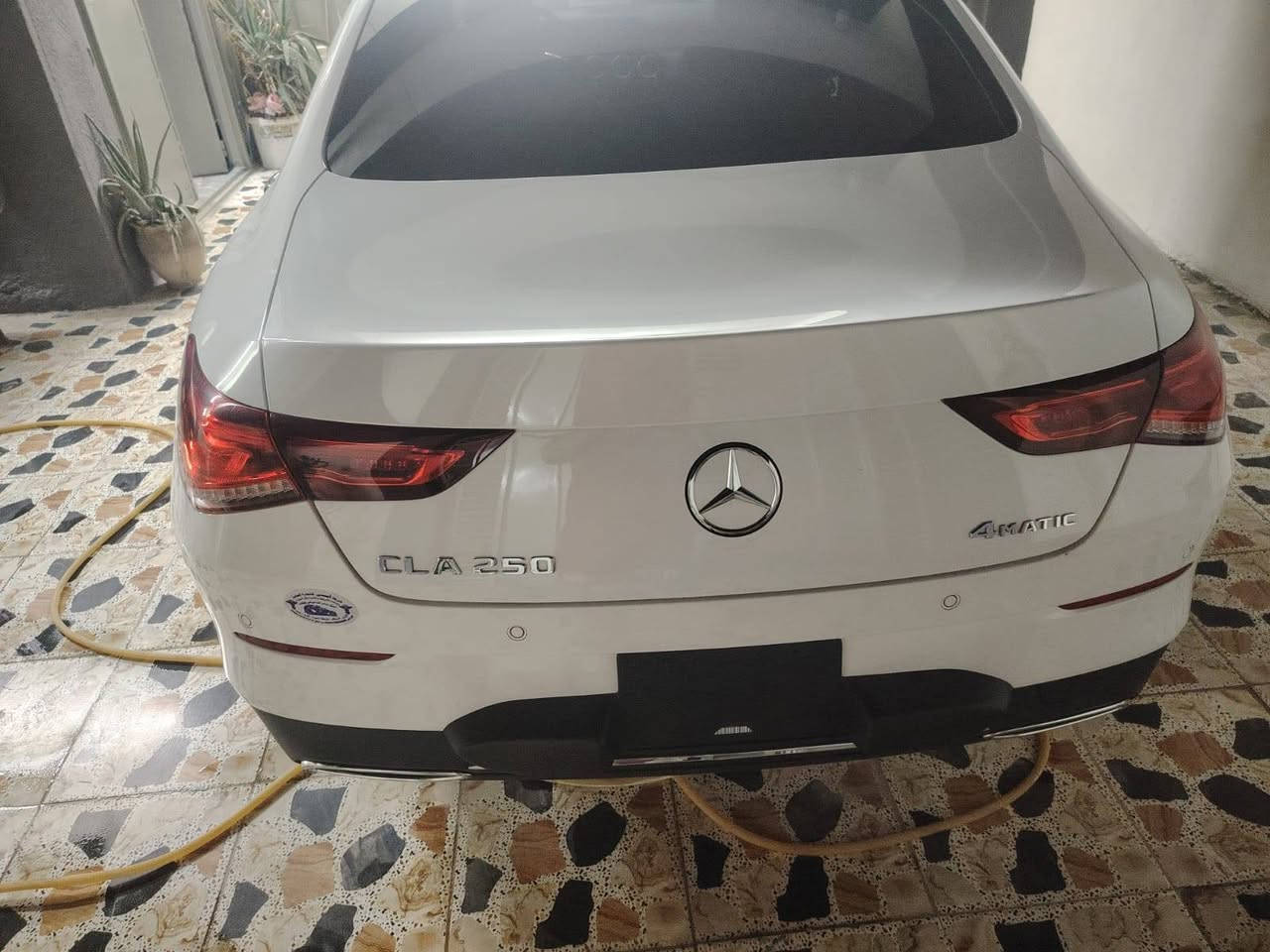 مرسيدس cla كلاس 2023 هي سيارة فاخرة تتميز بمواصفات عالية الجودة. إليك بعض المواصفات الرئيسية::
المحرك: محرك 4 أسطوانات متتالية بسعة 2.0 لتر مع شاحن توريني
قوة المحرك: 255 حصان  محرك توينتي
العزم: 273 رطل-قدم
ناقل الحركة: أوتوماتيك 9 سرعات
الدفع: دفع خلفي أو دفع رباعي
الاستهلاك الوقود: 6.2 لتر/100 كم
السعة الخزان الوقود: 66 لتر
ماشيه 3000
التسارع: من 0 إلى 100 خلال 8.2 ثانية
*السرعة
المواصفات الداخلية:
مقاعد مدلكة وقابلة للتدفئة والتبريد
شاشة عرض بانورامية
نظام MBUX للتحكم الصوتي
أنظمة قيادة شبه ذاتية متقدمة
نظام صوت محيطي ثلاثي الأبعاد Burmester من 12 سماعة
المواصفات الخارجية:
تصميم خارجي راقٍ
شبك أمامي مميز
إضاءة محيطية بـ 64 لونًا
عجلات 19 إنش
الأمان:
نظام الاستقرار على المنعطفات
نظام مراقبة النقطة العمياء
نظام الاستشعار بالضغط
مثبتات ISOFIX
حساسات ركن خلفية
وبعد بيه مواصفات الاستفسار 0774454488


**إذا كنت صاحب هذا الإعلان وتريد حذفه لأي سبب، رجاءا أرسل رسالة إلى الدعم الفني**