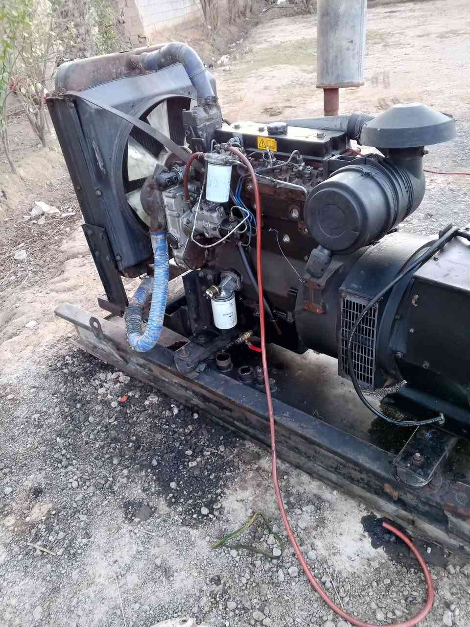 للبيع مولد بيركز انكليزي 4بستم توليد 50كيفي طبك بلادي شرط لاصرف ولا بخار المكان  ديالى الاتصال***********
