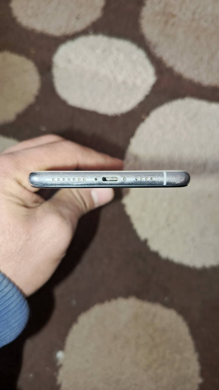 ايفون اكس ماكس مبدل شاشه وبطاريه نوعيه زينه جهاز شغال ما ابي اي خلل كاميرات طبع مكانو موصل الايسر*********** مو شراي لا تتصل
